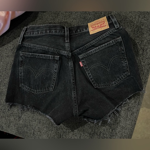 NWOT black levi shorts - Picture 6 of 7